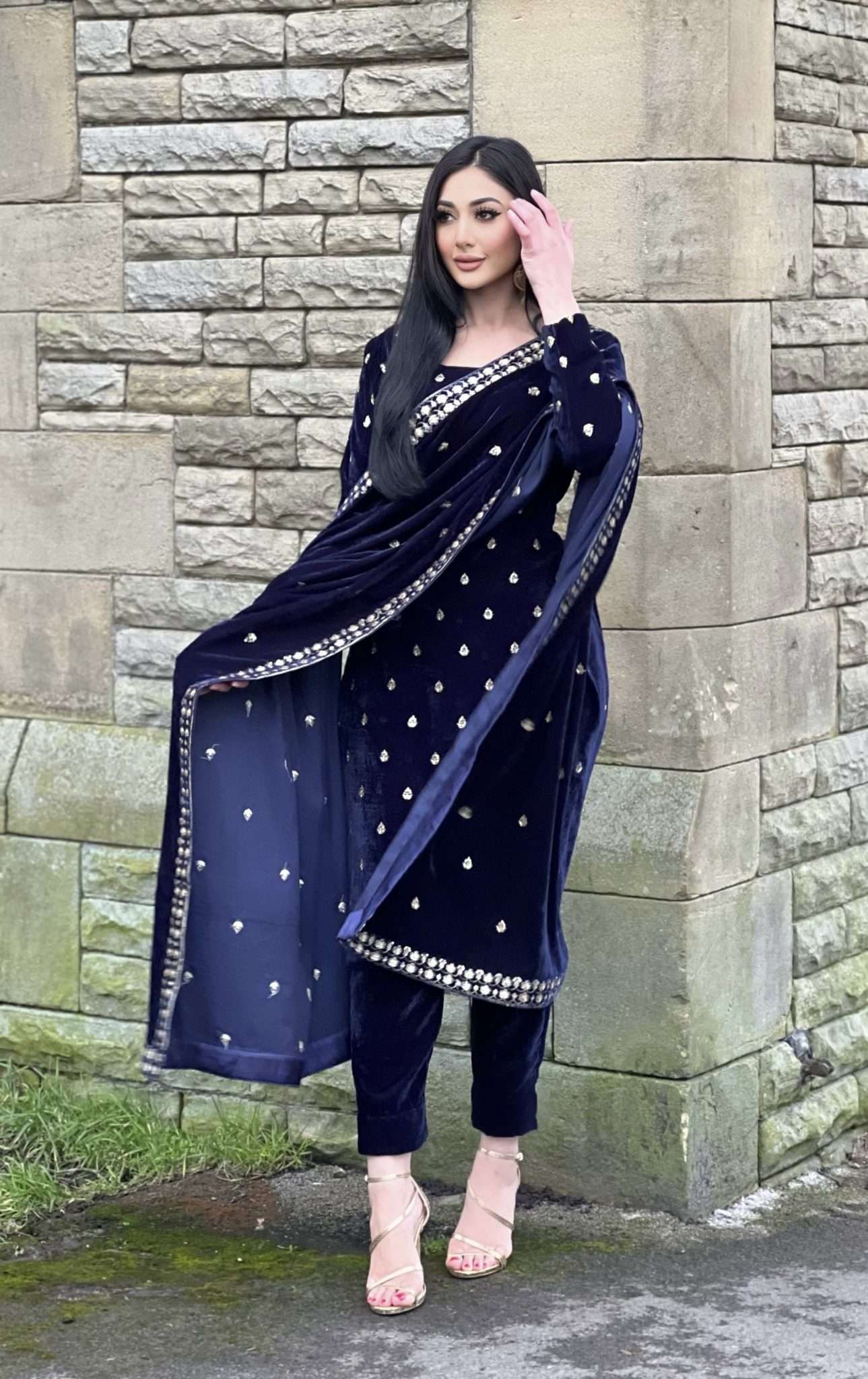 Izzza 3pc luxury velvet -PRE ORDER DELIVERY 6 WEEKS