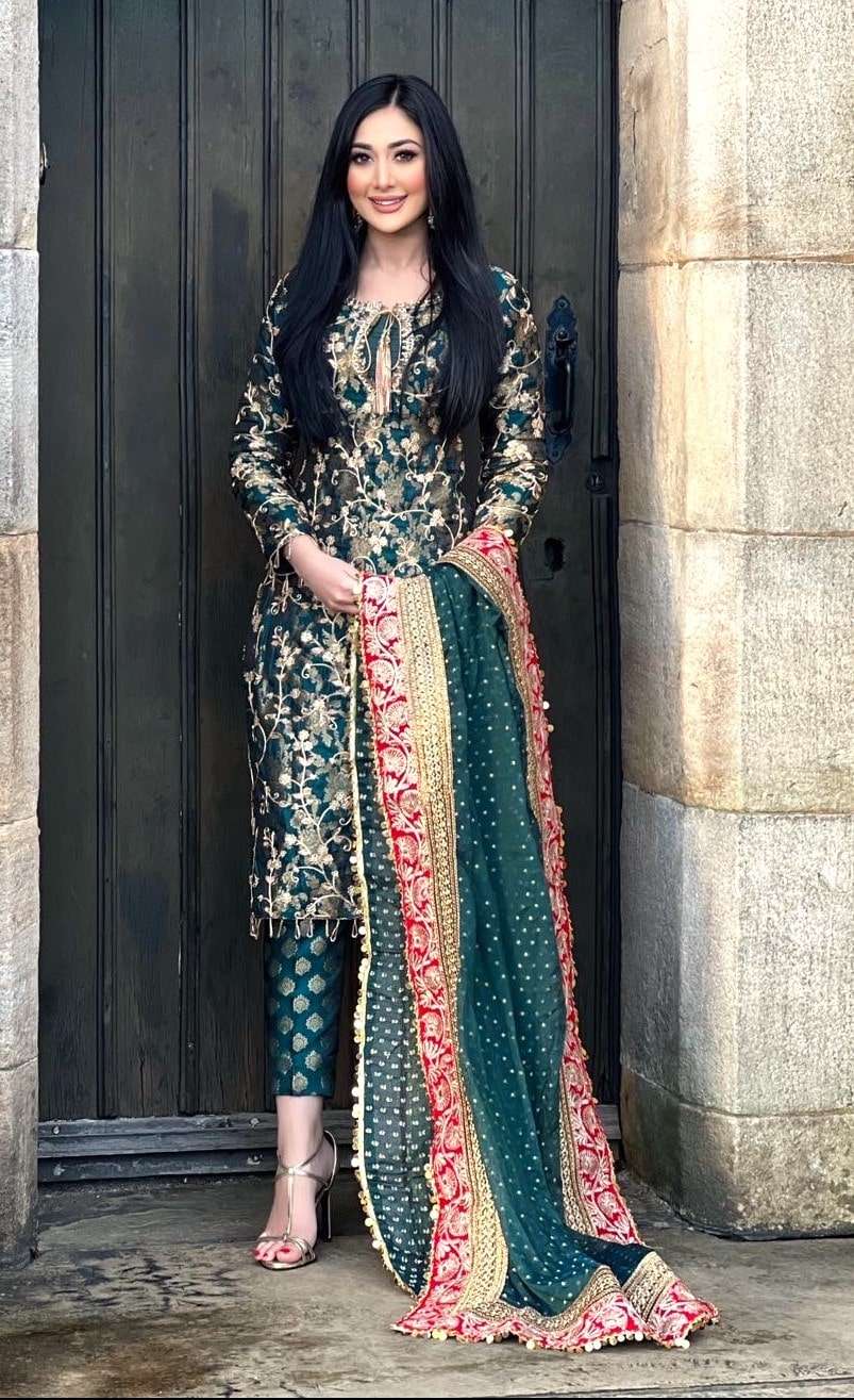 izzza 3pc luxury banarsi-PRE ORDER DELIVERY 6 WEEKS