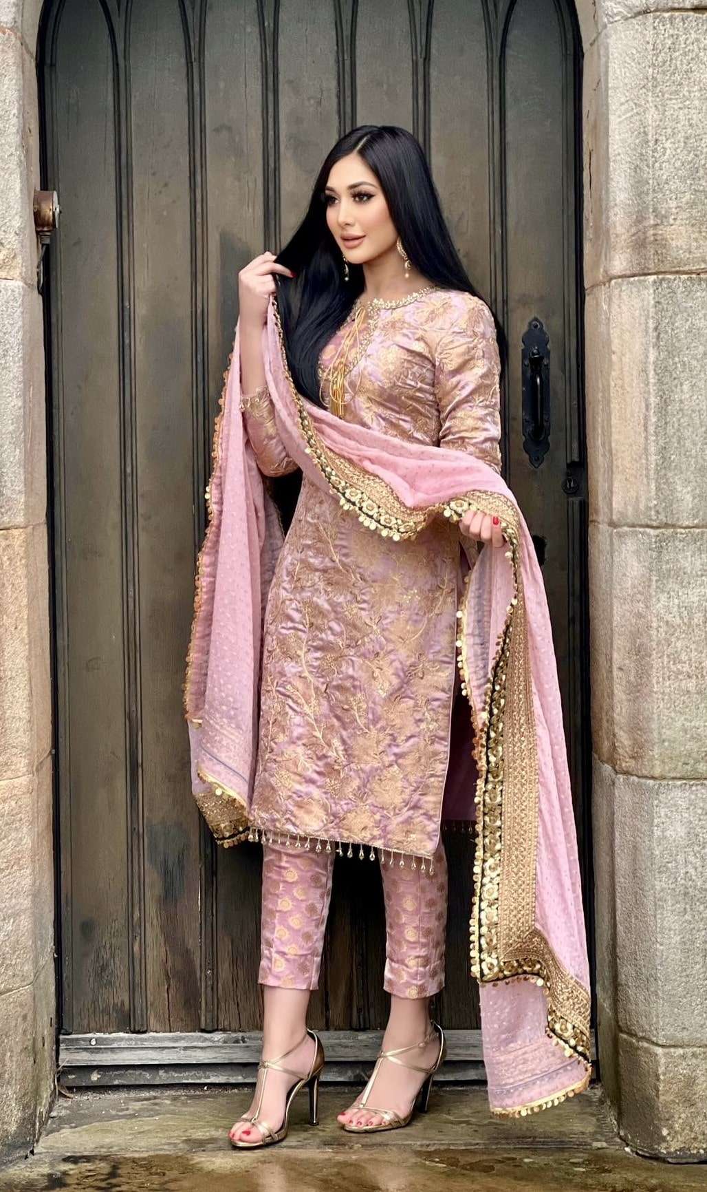 izzza 3pc banarsi embroidered- PRE ORDER DELIVERY 6 WEEKS