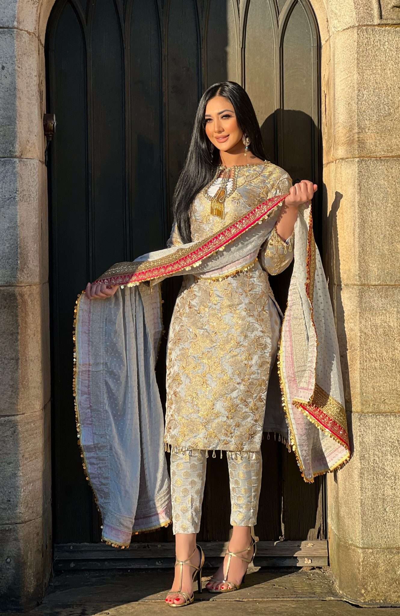 izzza 3pc banarsi embroidered - pre order 6 weeks