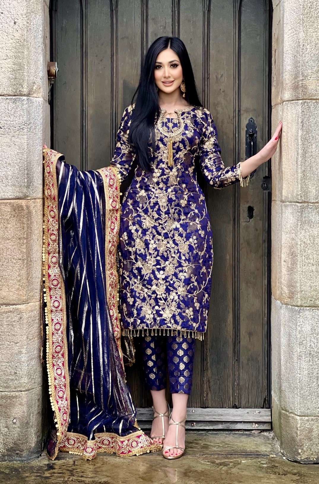 Izzza 3pc banarsi embroidered-immediate delivery