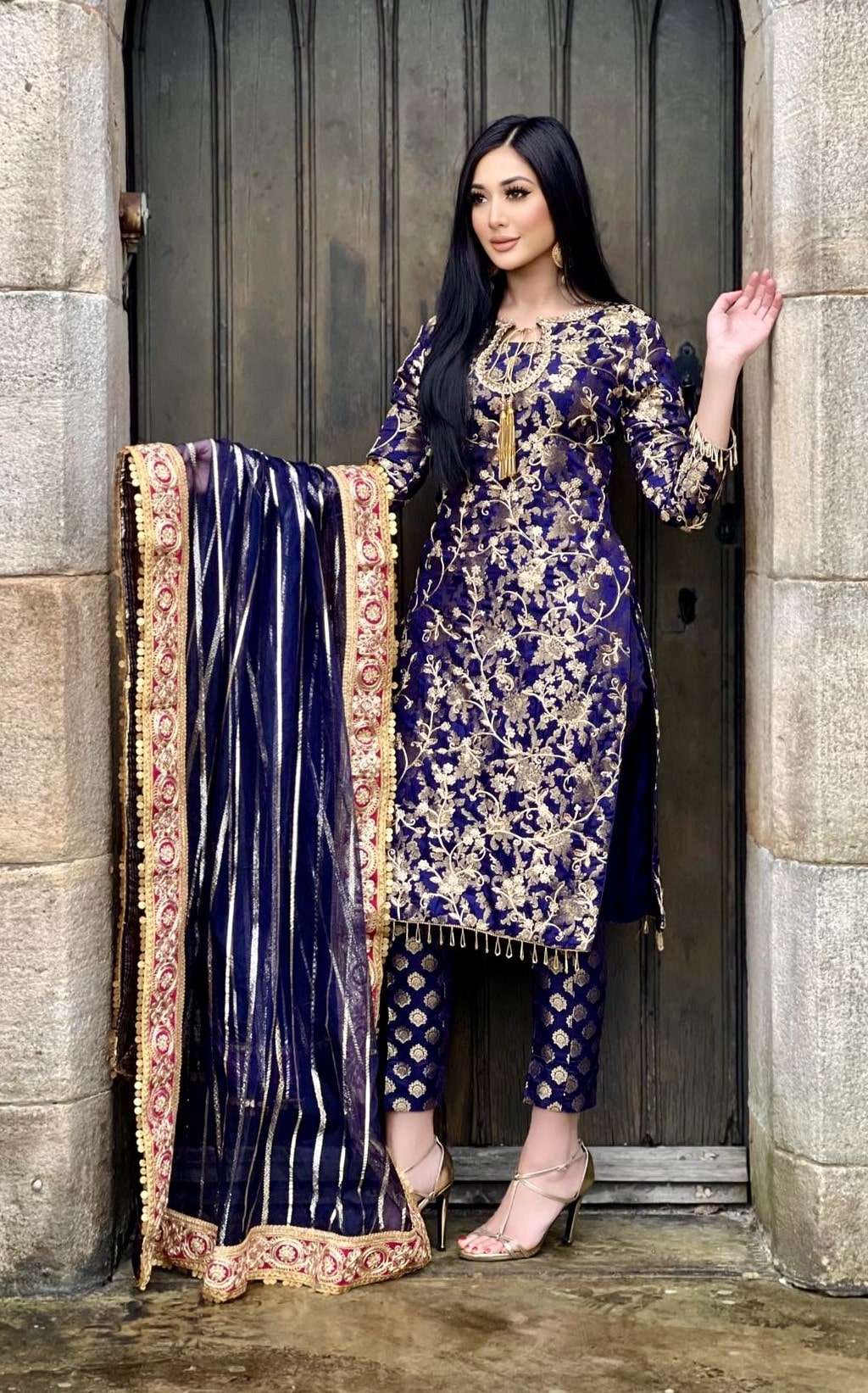 Izzza 3pc banarsi embroidered-immediate delivery